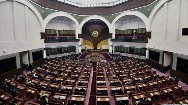 پیشنهاد استیضاح رئیس  بانک مرکزی روی میز مجلس قرار گرفت 